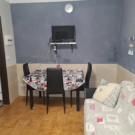 F2 Proche Riviere 公寓 *